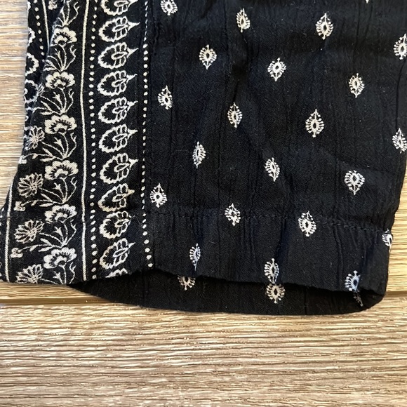 Old Navy Crop Pants - Picture 6 of 6